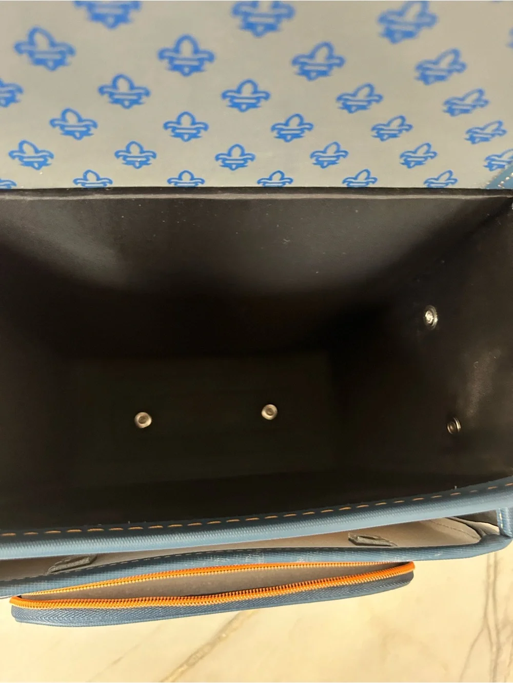 NWOT Classic JapaneseRadoseru Blue Structured Crossbody Bag with Fleur Accent